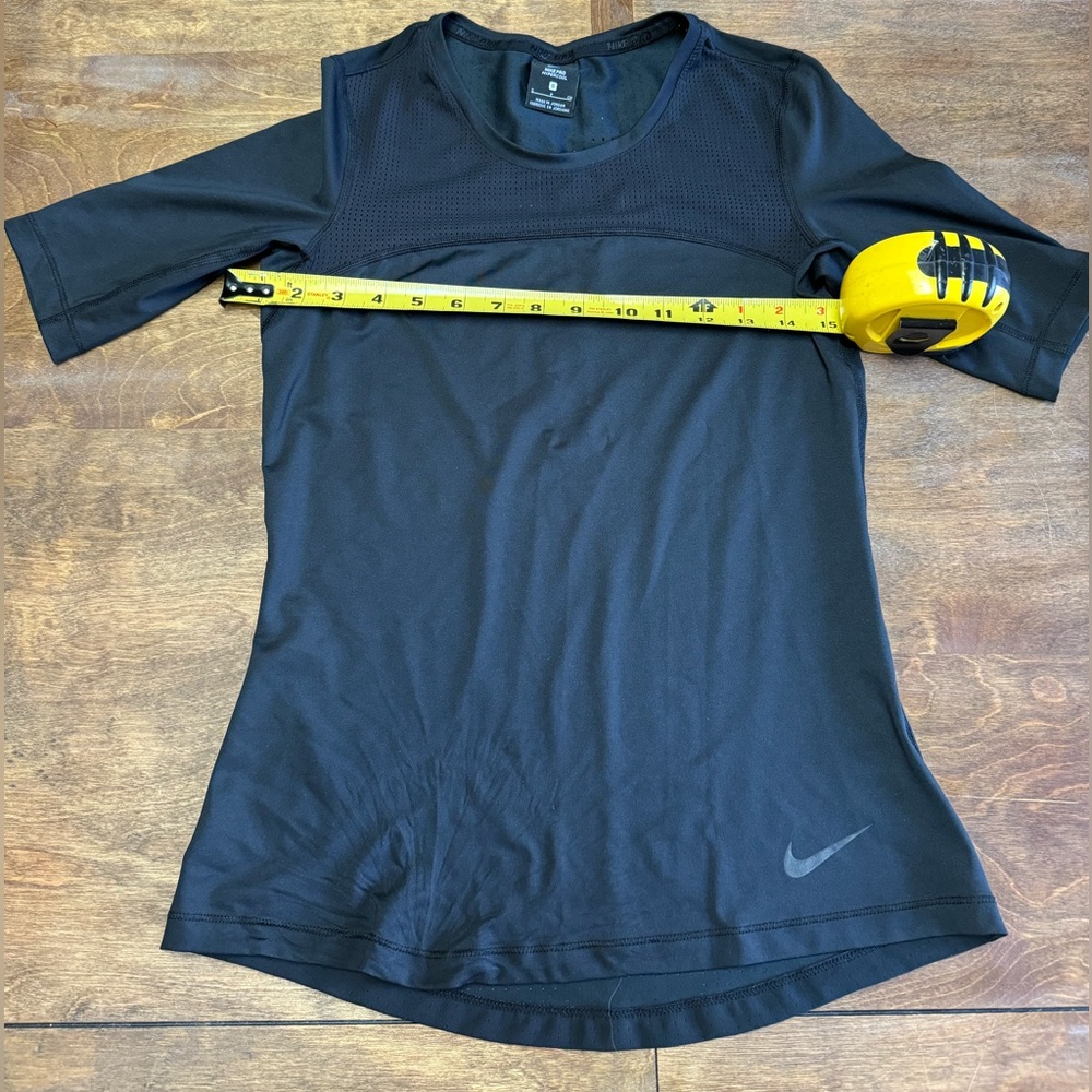 NIKE vented short sleeve